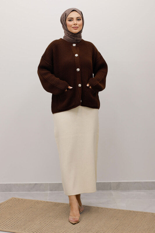 Strickjacke mit Taschen und Knöpfen / Braun
