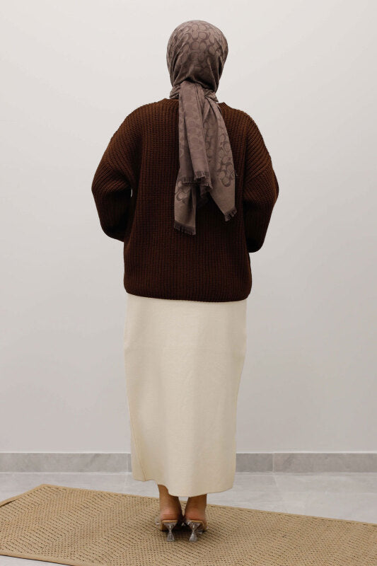 Strickjacke mit Taschen und Knöpfen / Braun