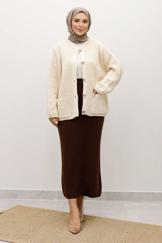 Strickjacke mit Taschen und Knöpfen / Beige