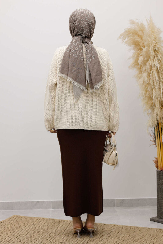 Strickjacke mit Taschen und Knöpfen / Beige