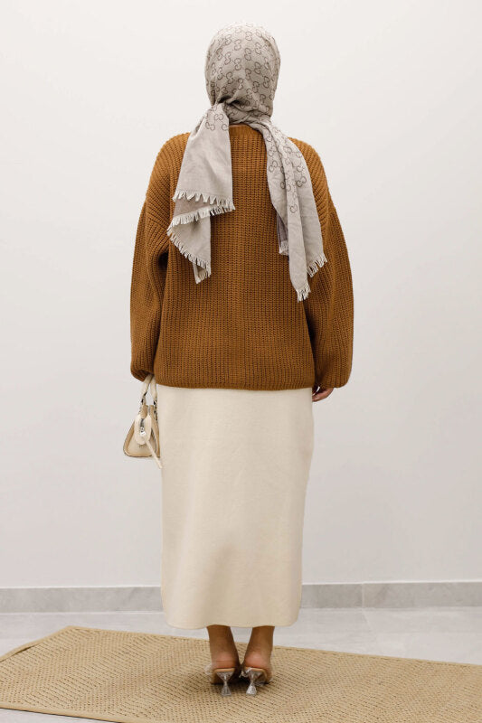 Strickjacke mit Taschen und Knöpfen / Camel