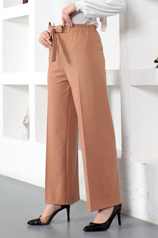 Weite Hose mit elastischer Taille