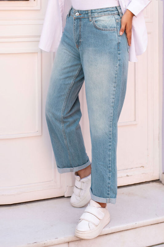 Jeans mit doppelter Bundfalte