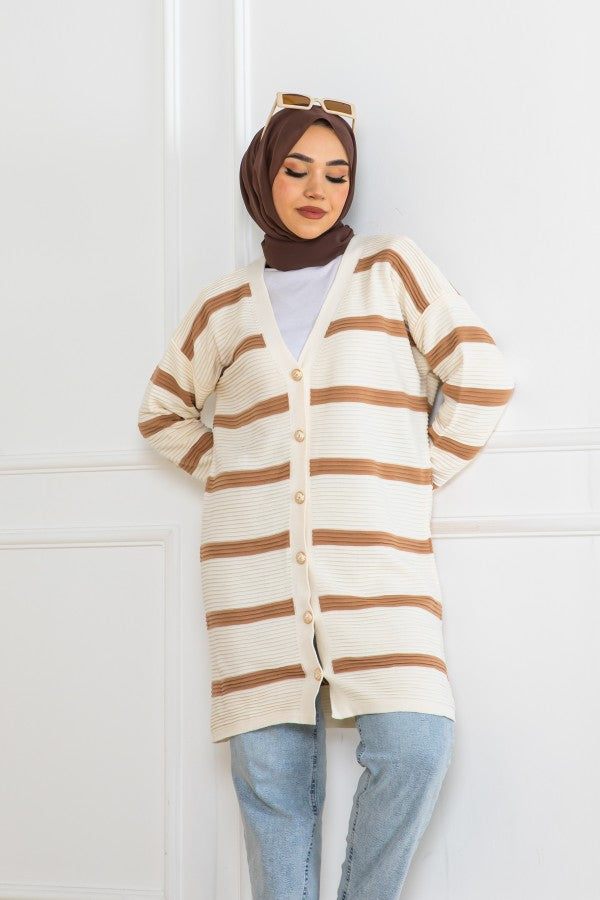 Strickjacke gerippt mit Knöpfen und Streifen / Camel