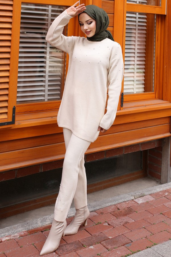 Strickanzug mit Hose, Perlen u. Steine / Ecru