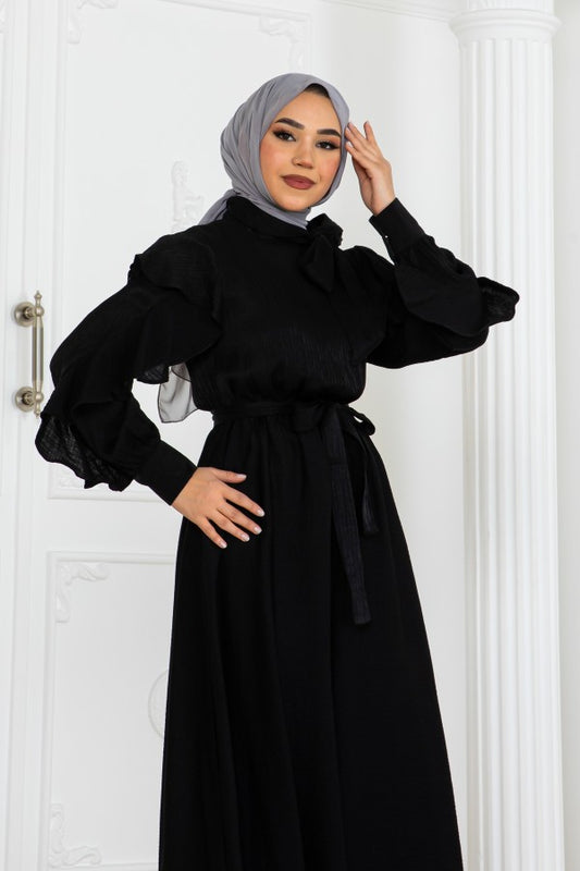 Kleid mit Firfir-Detail und Gürtel / Schwarz