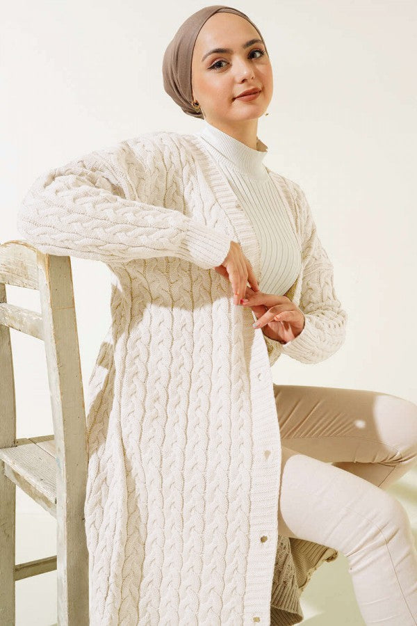 Strickjacke lang m. Flechtmuster u. Knöpfen / Beige