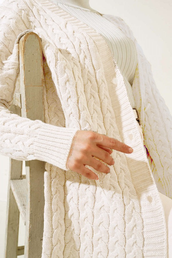 Strickjacke lang m. Flechtmuster u. Knöpfen / Beige