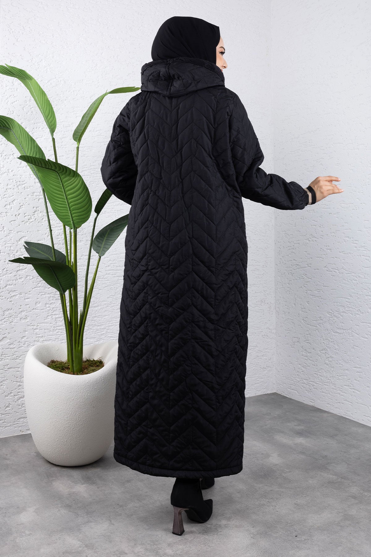 Jacke i. v. Länge Ärmelende gerippt mit Kapuze / Schwarz