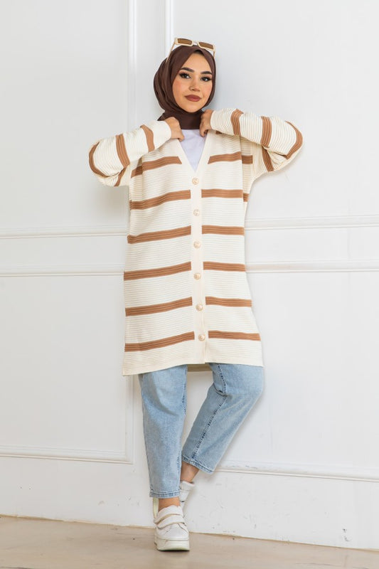 Strickjacke gerippt mit Knöpfen und Streifen / Camel
