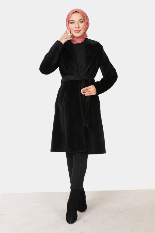 Flauschige Jacke mit Gürtel / Schwarz