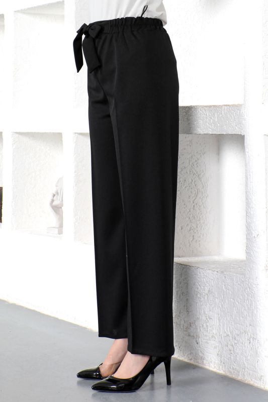 Weite Hose mit elastischer Taille / Schwarz