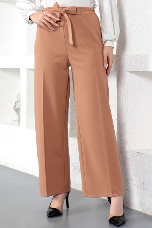 Weite Hose mit elastischer Taille / Camel