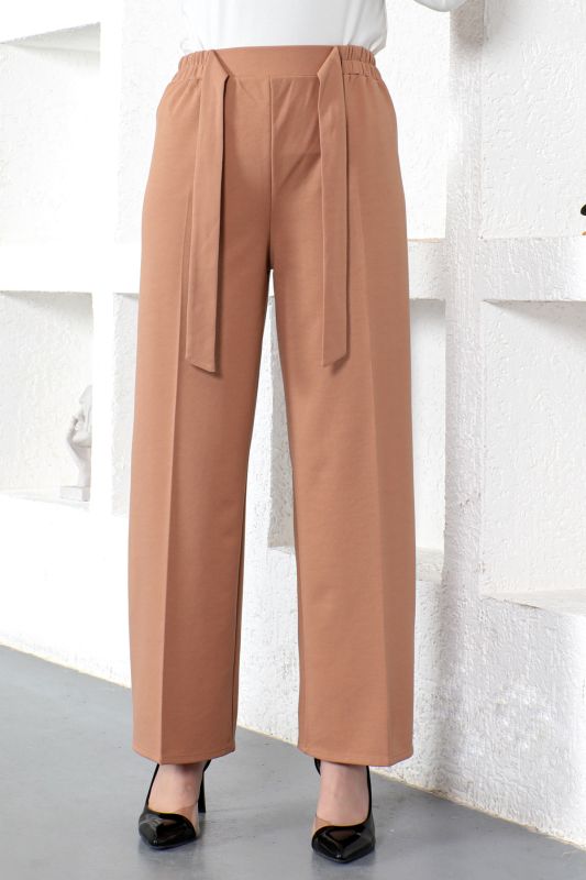 Weite Hose mit elastischer Taille / Camel