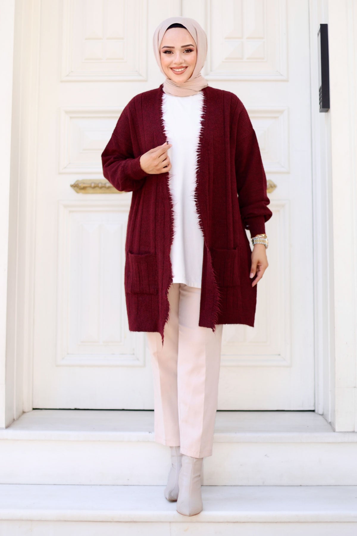 Strickjacke mit Quasten und Taschen / Bordeaux