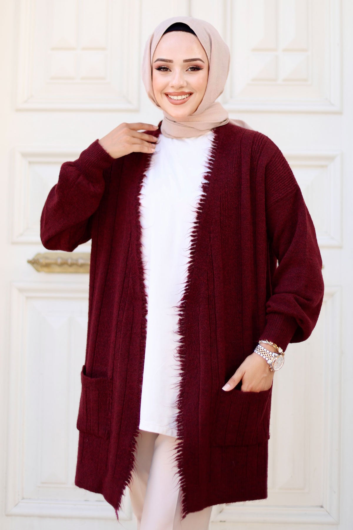 Strickjacke mit Quasten und Taschen / Bordeaux