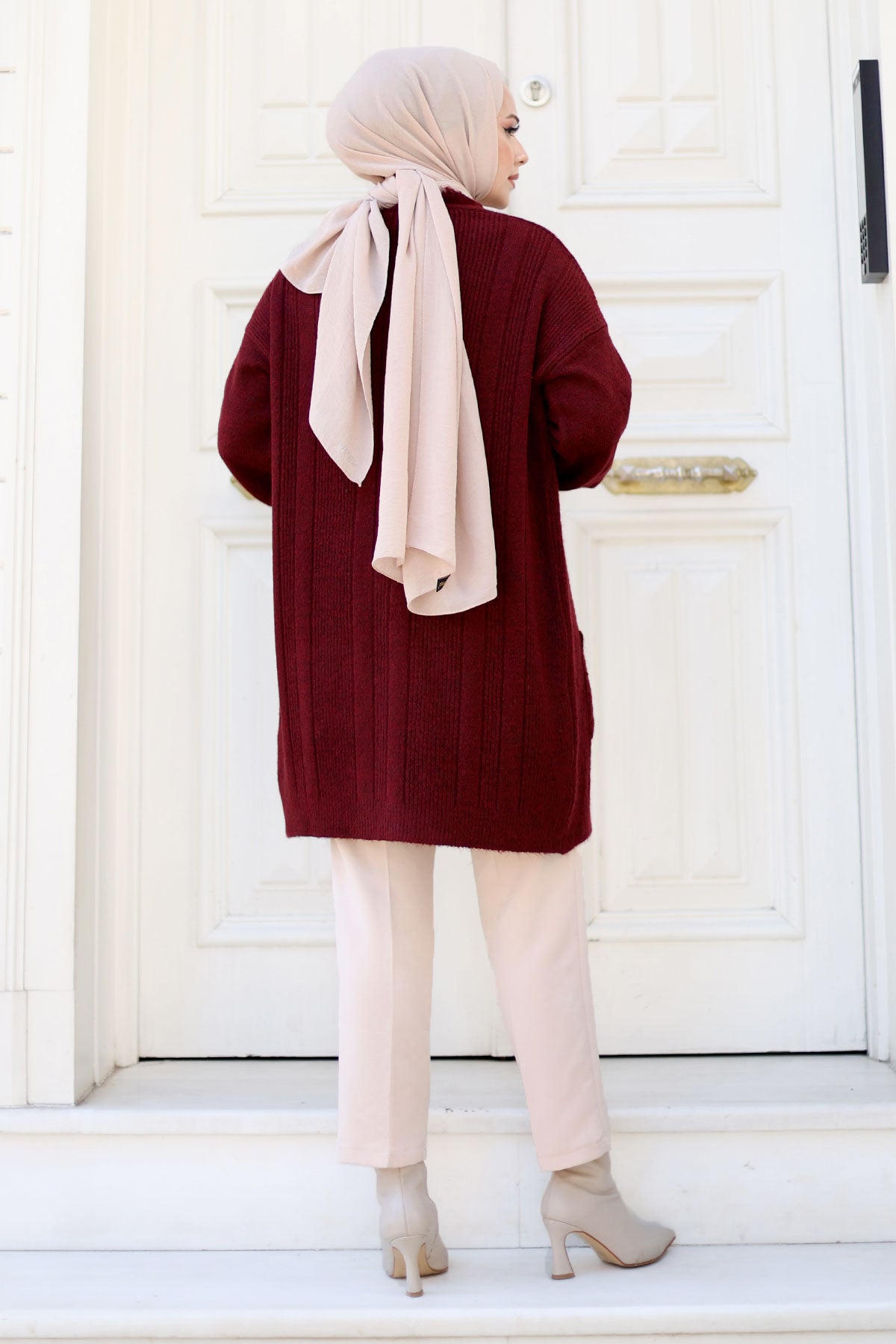 Strickjacke mit Quasten und Taschen / Bordeaux