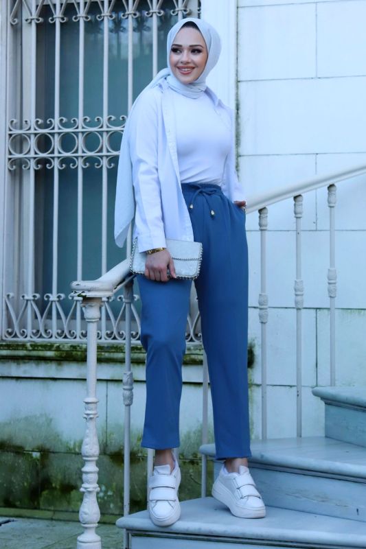 Bleistifthose mit Taschen und elastischer Taille / Indigo Blau