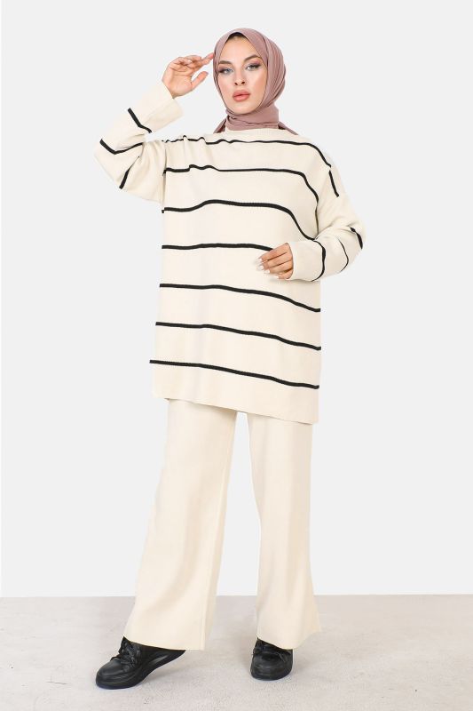 gestreifter Strickanzug / Beige