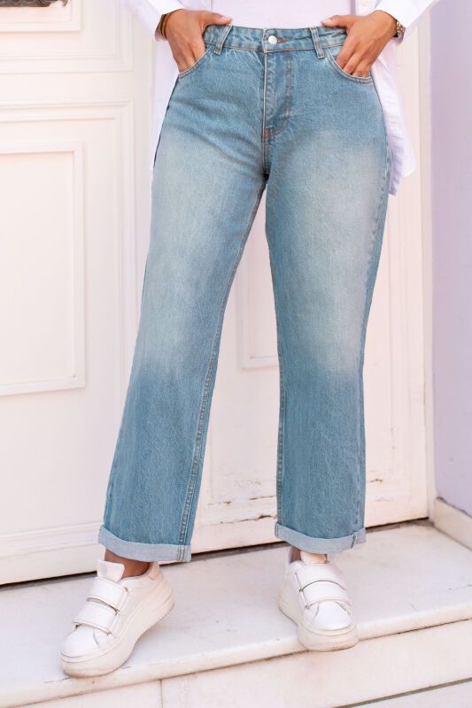 Jeans mit doppelter Bundfalte / Jeans