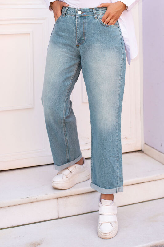 Jeans mit doppelter Bundfalte / Jeans