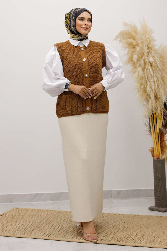 Strickweste mit Taschen und Knöpfen / Camel