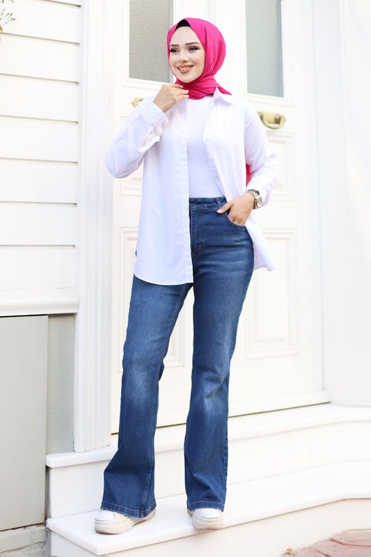Schlagjeans mit versteckter Knopf / Jeans dunkel