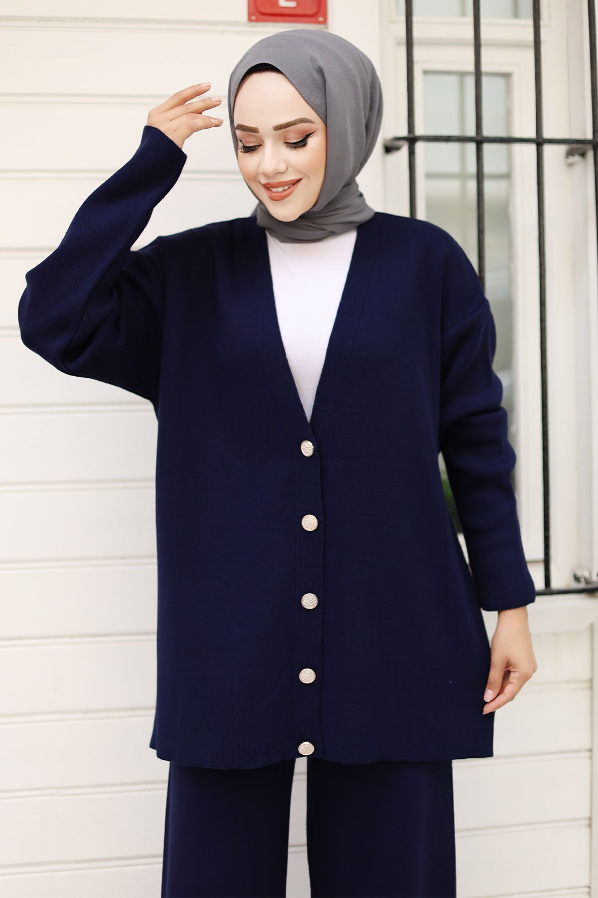 Strick-Cardigan-Anzug mit Steinknöpfen/Navy Blau