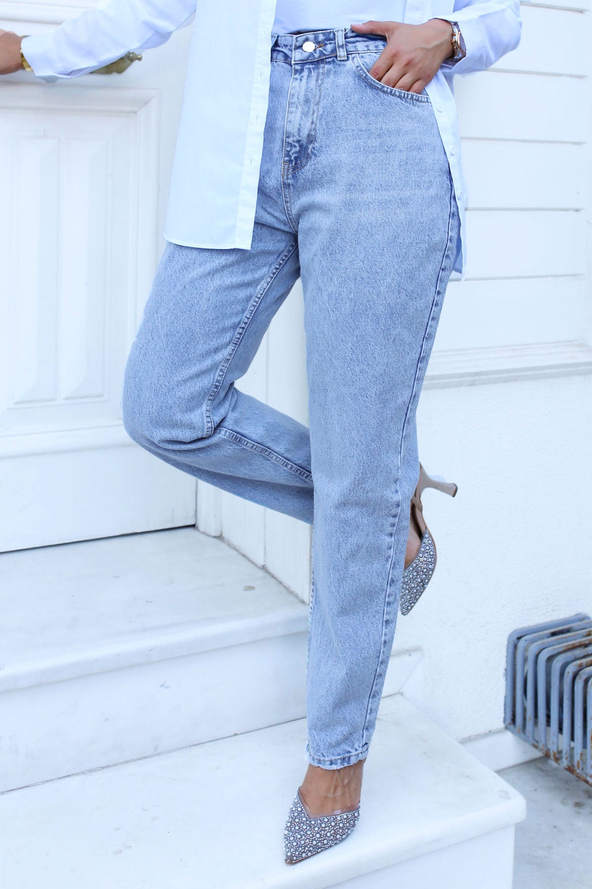 Mom Jeans mit Gesäßtasche / Jeans hell