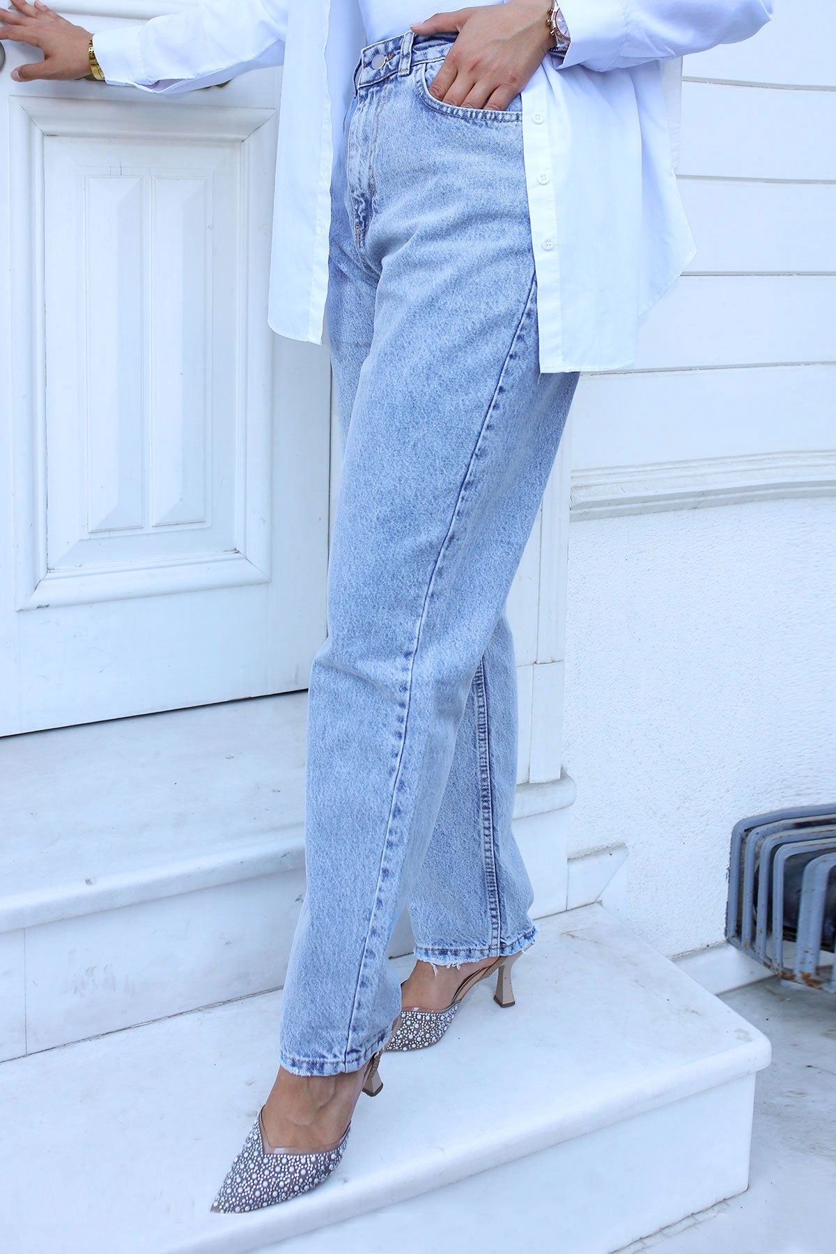 Mom Jeans mit Gesäßtasche / Jeans hell