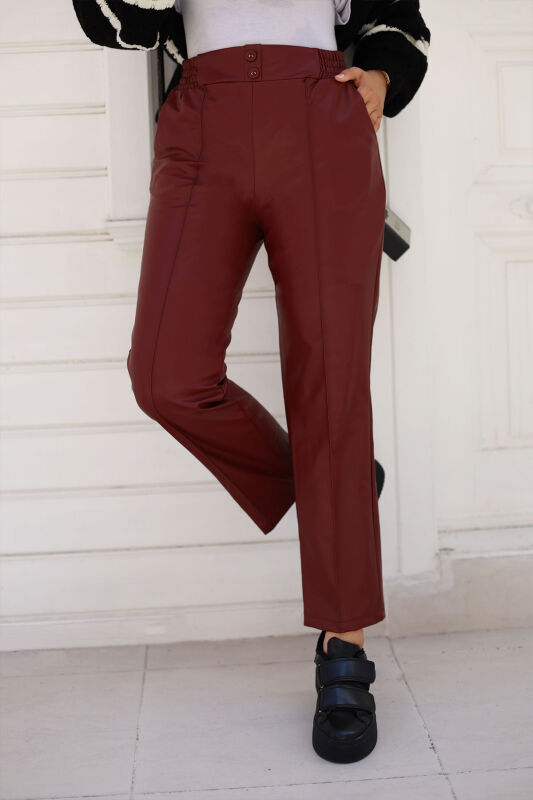 Bundfaltenlederhose mit Knöpfen und Taschen / Bordeaux