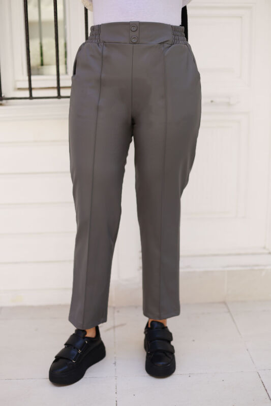 Bundfaltenlederhose mit Knöpfen und Taschen / Anthrazit