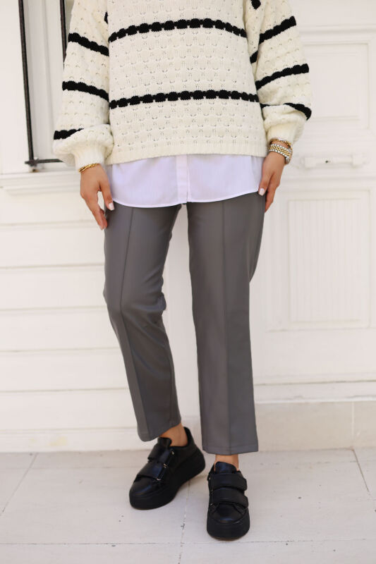 Bundfaltenlederhose mit Knöpfen und Taschen / Anthrazit
