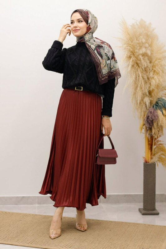 Strickpullover mit Flechtmuster / Schwarz