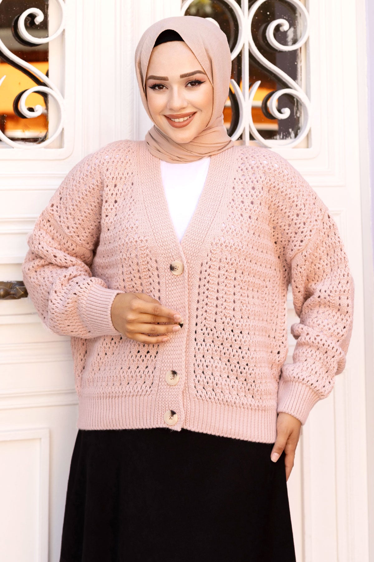 perforierte Strickjacke mit Knöpfen / Rosa