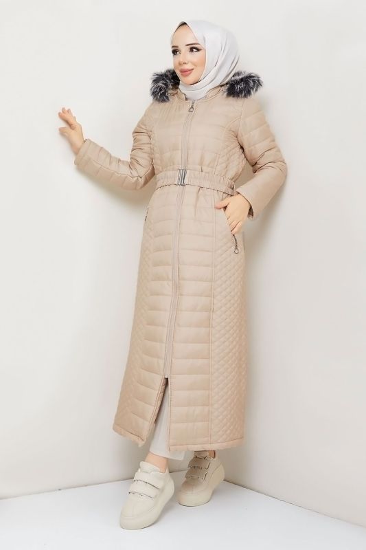 Puffer-Jacke mit Pelzkapuze / Beige