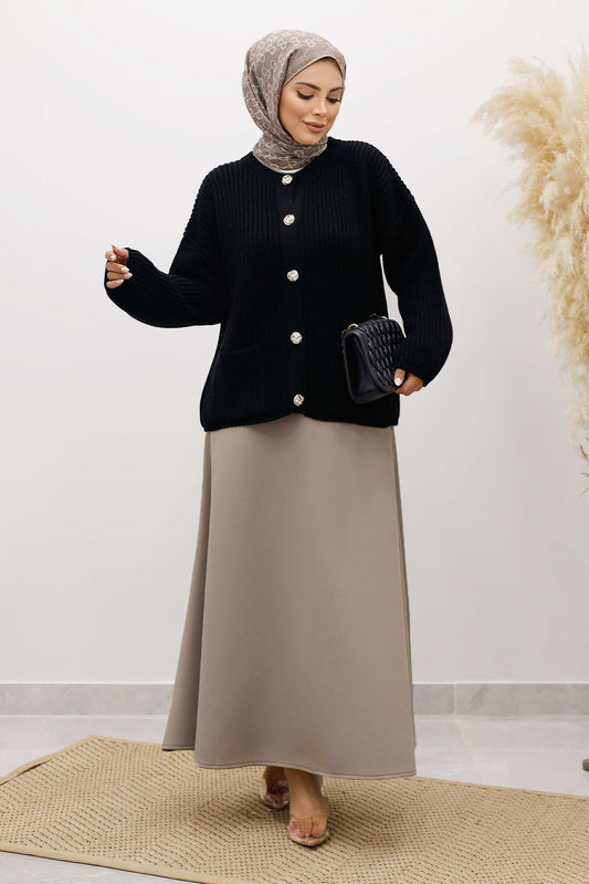 Strickjacke mit Taschen und Knöpfen / Schwarz